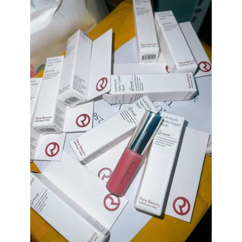 Má hồng Rare Beauty Mini 1.43mL - Màu Encourage, Kem Mềm Mại, Hiệu Ứng Rạng Rỡ, Không Parabens, Vegan, Dễ Tán
