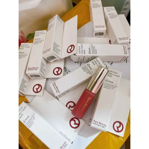 Má hồng Rare Beauty Mini 1.43mL - Màu Encourage, Kem Mềm Mại, Hiệu Ứng Rạng Rỡ, Không Parabens, Vegan, Dễ Tán
