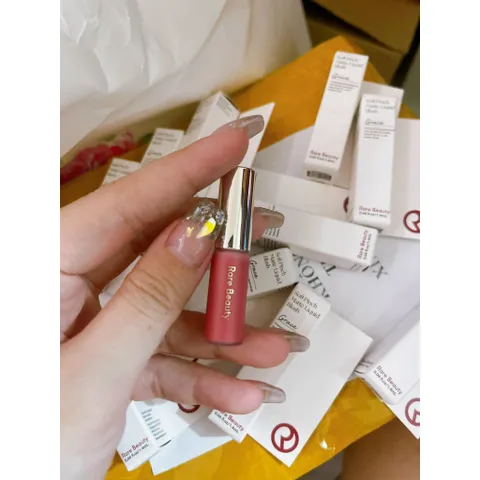 Má hồng Rare Beauty Mini 1.43mL - Màu Encourage, Kem Mềm Mại, Hiệu Ứng Rạng Rỡ, Không Parabens, Vegan, Dễ Tán