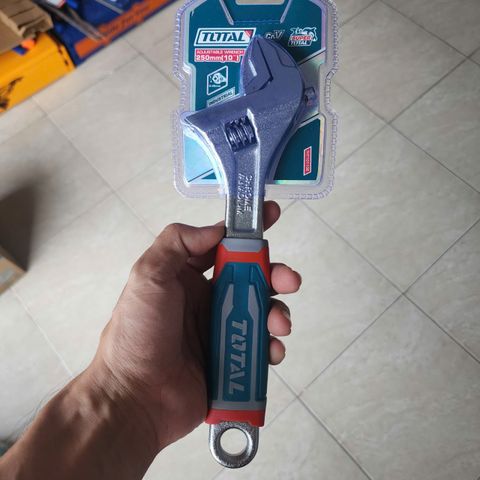Mỏ Lết 10 Inch Total THT101106 - Thép Cứng, Hàm Mở Lớn, Dụng Cụ Sửa Chữa Đa Năng, Chất Lượng Cao, Xuất Xứ Trung Quốc