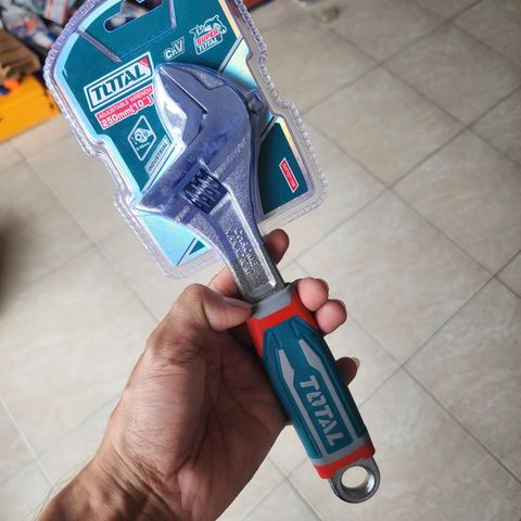 Mỏ Lết 10 Inch Total THT101106 - Thép Cứng, Hàm Mở Lớn, Dụng Cụ Sửa Chữa Đa Năng, Chất Lượng Cao, Xuất Xứ Trung Quốc