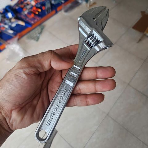 Mỏ Lết 8 Inch Total THT101083 - Dụng Cụ Cầm Tay Thép Carbon Cứng, Điều Chỉnh Linh Hoạt, Sửa Chữa Cơ Khí và Dân Dụng