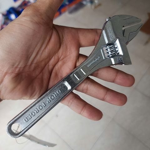 Mỏ Lết 8 Inch Total THT101083 - Dụng Cụ Cầm Tay Thép Carbon Cứng, Điều Chỉnh Linh Hoạt, Sửa Chữa Cơ Khí và Dân Dụng