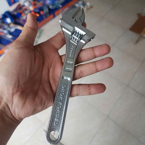 Mỏ Lết 8 Inch Total THT101083 - Dụng Cụ Cầm Tay Thép Carbon Cứng, Điều Chỉnh Linh Hoạt, Sửa Chữa Cơ Khí và Dân Dụng