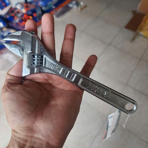 Mỏ Lết 8 Inch Total THT101083 - Dụng Cụ Cầm Tay Thép Carbon Cứng, Điều Chỉnh Linh Hoạt, Sửa Chữa Cơ Khí và Dân Dụng