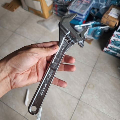 Mỏ Lết 10 Inch Total THT1010103 - Dụng Cụ Cầm Tay Thép Carbon Bền Chắc, Điều Chỉnh Hàm Mở Dễ Dàng, Tiện Lợi Cho Sửa Chữa