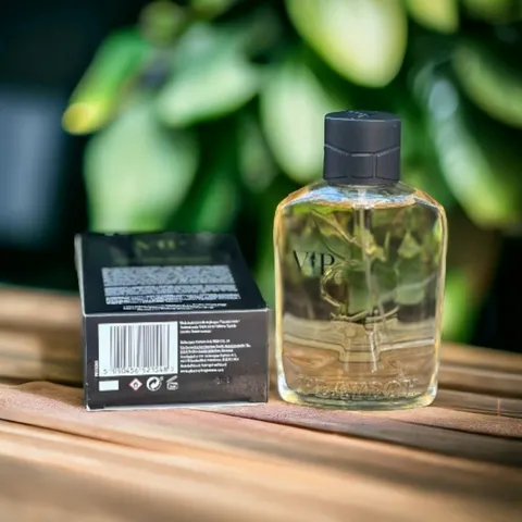 Nước Hoa Nam Playboy Vip Eau De Toilette EDT For Him 100ml - DiiHangMyUc.