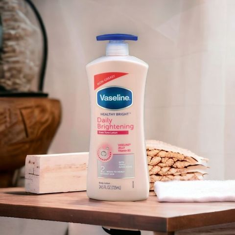 Sữa Dưỡng Thể Vaseline Daily Brightening 725ml - Dưỡng Ẩm, Làm Sáng Da, Không Nhờn, Chuyên Gia Khuyên Dùng