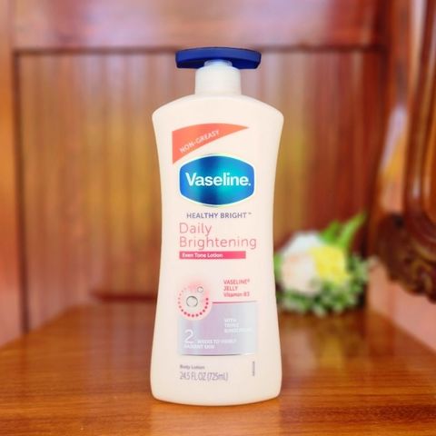 Sữa Dưỡng Thể Vaseline Daily Brightening 725ml - Dưỡng Ẩm, Làm Sáng Da, Không Nhờn, Chuyên Gia Khuyên Dùng