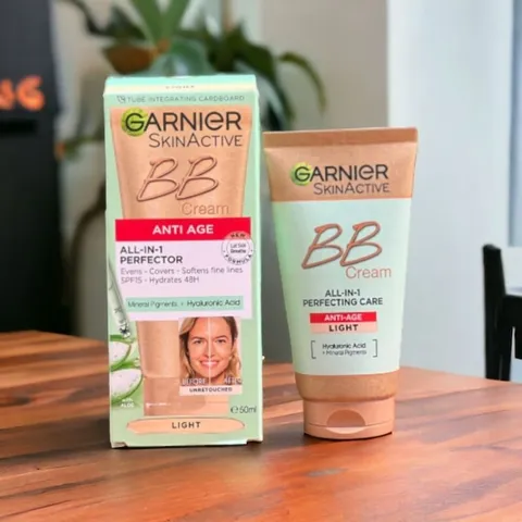 Kem Nền Garnier Skin Active BB Cream Chống Lão Hóa 50ml - Dưỡng Da, Che Khuyết Điểm, Chống Nắng, Không Dầu, Căng Mịn Da