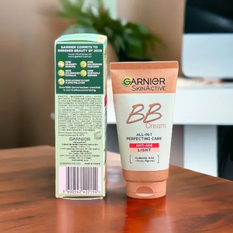 Kem Nền Garnier Skin Active BB Cream Chống Lão Hóa 50ml - Dưỡng Da, Che Khuyết Điểm, Chống Nắng, Không Dầu, Căng Mịn Da
