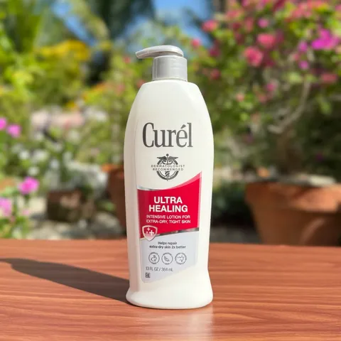 Dưỡng Thể Dưỡng Ẩm Curel Ultra Healing Lotion - Phục Hồi Da Khô, Ngứa, Chứa Shea Butter & Pro-Vitamin B5, Chính Hãng 100%