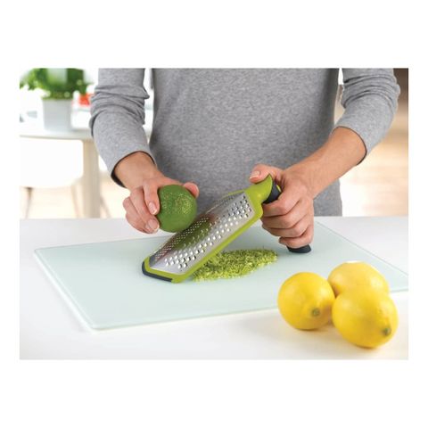 Dụng cụ bào sợi Joseph Joseph 20017 Twist Grater - Bào thực phẩm đa năng với tay cầm chống trượt và thiết kế tiện lợi, an toàn máy rửa bát.