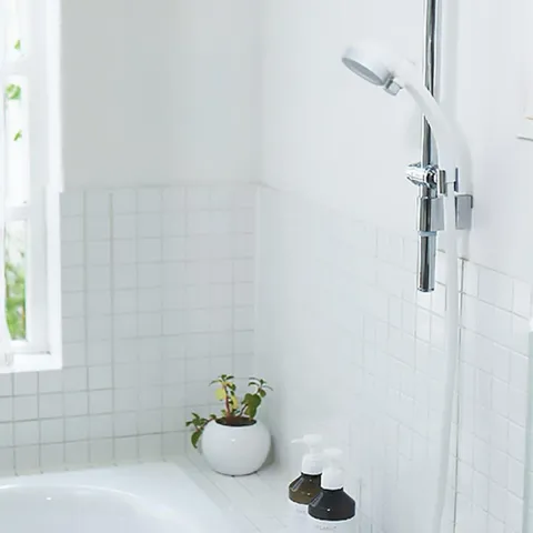 Vòi Sen Tắm Takagi WT Có Nút Dừng JSB122AS - Tiết Kiệm Nước, Thiết Kế Hiện Đại, Phù Hợp Cho Gia Đình