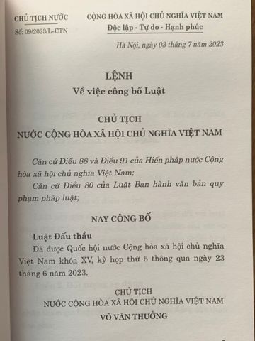 Luật Đấu Thầu 2023 - Căn Cứ Pháp Lý Mới Thay Thế Luật Đấu Thầu 2013, Hiệu Lực Từ 01/01/2024, NXB Chính Trị Quốc Gia Sự Thật