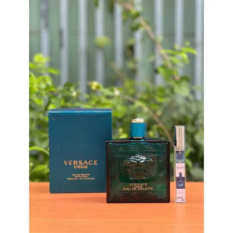 Nước hoa Versace Eros EDT 10ml - Mùi hương nam tính quyến rũ, lịch lãm và mạnh mẽ cho chàng trai tự tin, phù hợp mọi dịp.