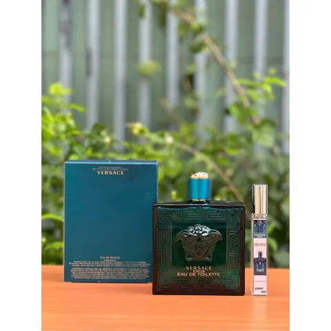 Nước hoa Versace Eros EDT 10ml - Mùi hương nam tính quyến rũ, lịch lãm và mạnh mẽ cho chàng trai tự tin, phù hợp mọi dịp.