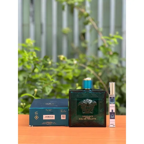 Nước hoa Versace Eros EDT 10ml - Mùi hương nam tính quyến rũ, lịch lãm và mạnh mẽ cho chàng trai tự tin, phù hợp mọi dịp.