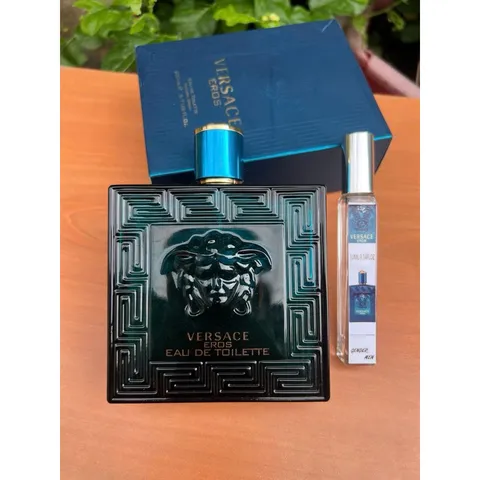 Nước hoa Versace Eros EDT 10ml - Mùi hương nam tính quyến rũ, lịch lãm và mạnh mẽ cho chàng trai tự tin, phù hợp mọi dịp.