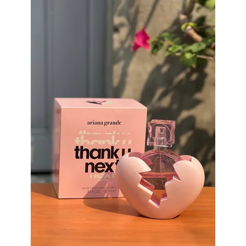 Nước hoa nữ Ariana Grande Thank U Next 100ml - Hương hoa ngọt ngào quyến rũ, hoàn hảo cho phái đẹp yêu thích sự tươi mới.