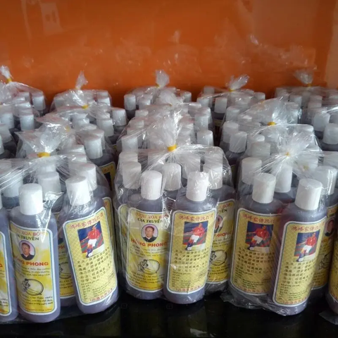 Dầu Xoa Bóp Gia Truyền Hồng Phong 100ml - Hỗ Trợ Giảm Đau Xương Khớp, Thư Giãn Cơ Bắp, Tự Nhiên và An Toàn cho Sức Khỏe.