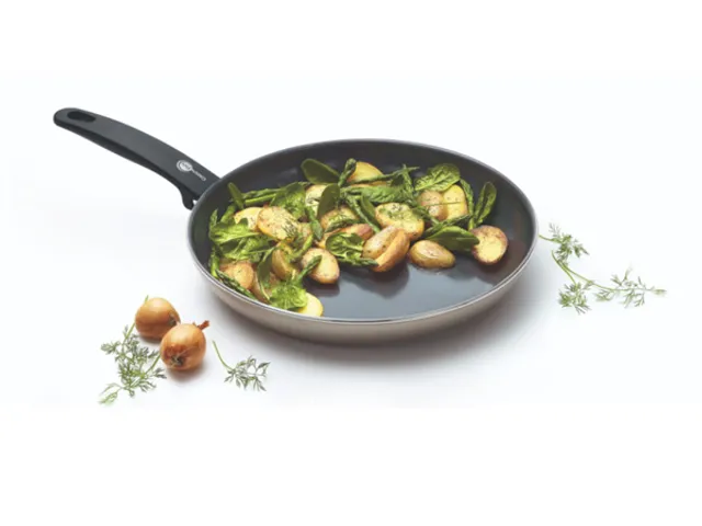 Chảo cạn GreenPan Cambridge Bronze 24cm - Chống dính Ceramic, Dùng cho bếp từ, Hợp kim nhôm, Tiện lợi cho nấu ăn
