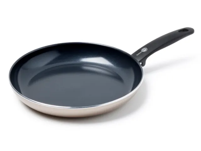 Chảo cạn GreenPan Cambridge Bronze 24cm - Chống dính Ceramic, Dùng cho bếp từ, Hợp kim nhôm, Tiện lợi cho nấu ăn