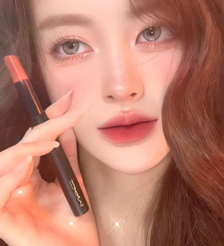 Son Mac Powder Kiss Velvet Blur Lipstick 899 - Son Môi Mịn Màng, Đế Đỏ Quyến Rũ, Dễ Dàng Tán, Phù Hợp Mọi Dịp