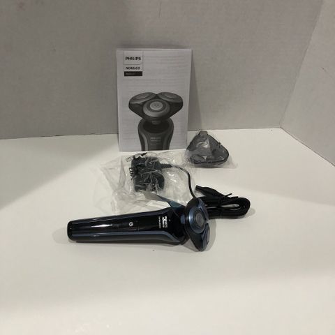 Máy cạo râu Philips Norelco AquaTouch S5767/87 Wet & Dry - Cạo ướt khô, Bảo vệ da, Chạy 50 phút, Duy trì ria mép, Bảo hành 2 năm