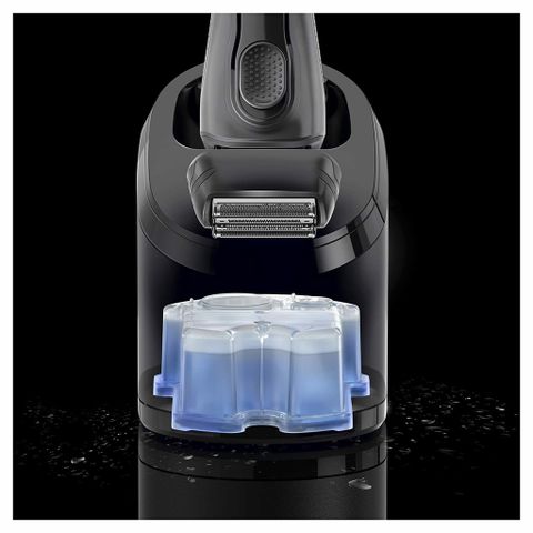 Hộp nước rửa máy cạo râu Braun Clean & Renew 170ml - Dung dịch thay thế cho máy cạo râu an toàn và hiệu quả, giữ lưỡi cạo luôn sạch sẽ.