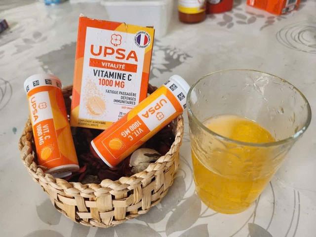 Viên Vitamin C Sủi 1000mg UPSA Pháp Hỗ Trợ Miễn Dịch - Giảm Mệt Mỏi, Bổ Sung 20 Viên Ngon Miệng trong Hộp Tiện Dụng