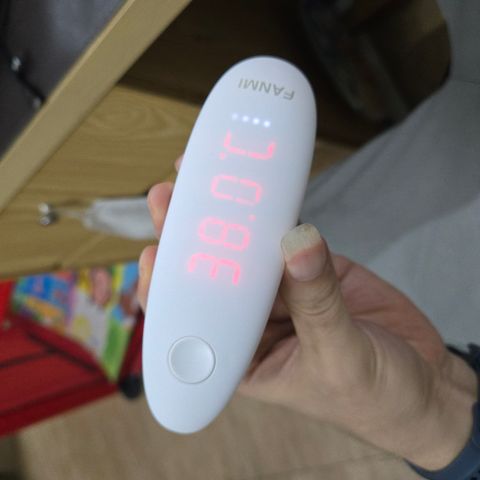 Nhiệt Kế Hồng Ngoại Fanmi FL-BFM001 - Đo Nhanh, Chính Xác, Màn Hình LED Dễ Nhìn, Thiết Kế Tiện Lợi Cho Gia Đình