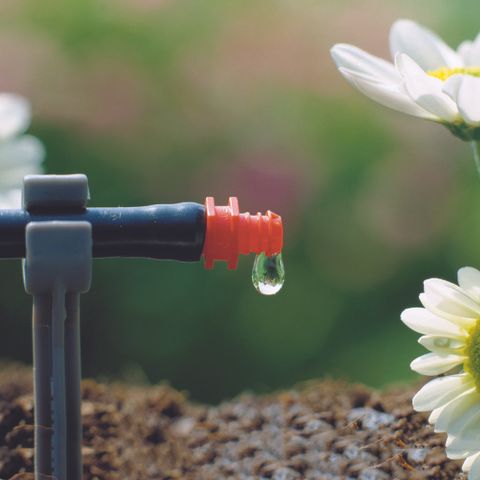 Bộ 25 Đầu Tưới Nhỏ Giọt Gardena 2 Lít/h - Giải Pháp Tưới Tiết Kiệm Nước Cho Vườn Cây, Chậu Hoa, Dễ Lắp Đặt, Hiệu Suất Cao