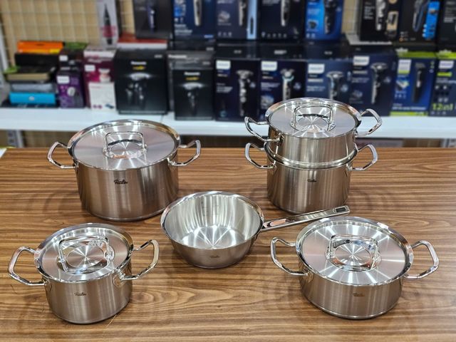 Bộ nồi inox Fissler Original-Profi Collection 6 chiếc có nắp inox và xửng hấp - Chất liệu thép không gỉ 18/10, bếp từ tương thích, dễ vệ sinh.