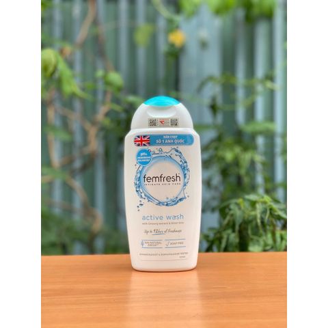 Dung dịch vệ sinh phụ nữ Femfresh Active Wash 250ml - Giải pháp tươi mát cho vận động viên, hỗ trợ sức khỏe vùng kín hàng ngày