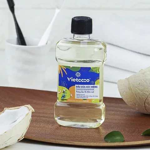 Dầu Dừa Súc Miệng Vietcoco Hương Bạc Hà 225ml - Tăng Cường Sức Khỏe Răng Miệng, Không Chứa Cồn, Diệt Khuẩn Tự Nhiên