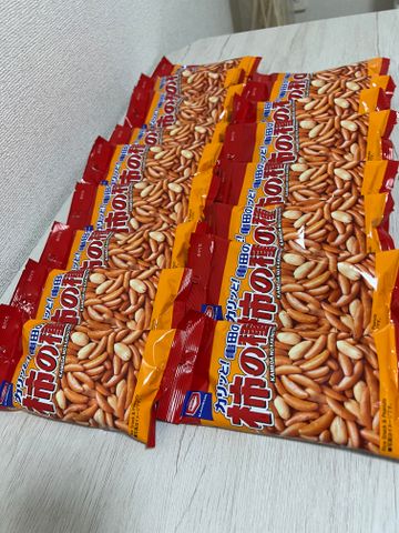 Snack bánh gạo KAMEDA KAKI NO TANE Nhật Bản