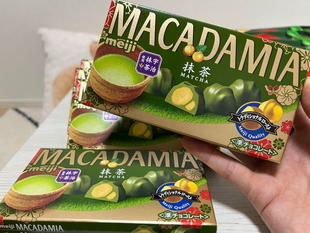 Chocolate Meiji Matcha Macadamia (hạt Macca) Nhật Bản xách tay
