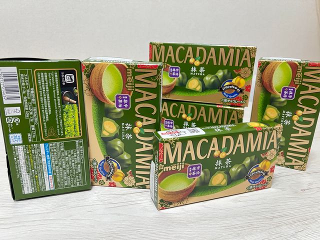 Chocolate Meiji Matcha Macadamia (hạt Macca) Nhật Bản xách tay
