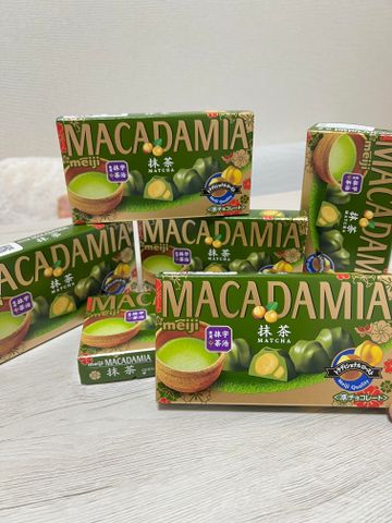 Chocolate Meiji Matcha Macadamia (hạt Macca) Nhật Bản xách tay
