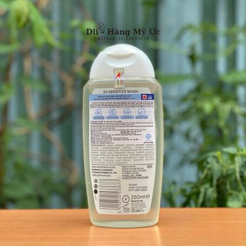 Dung dịch vệ sinh phụ nữ Femfresh 0% Sensitive Wash 250ml - Sạch sẽ, nhẹ nhàng cho da nhạy cảm, thuần chay, dưỡng ẩm, tươi mát 24h