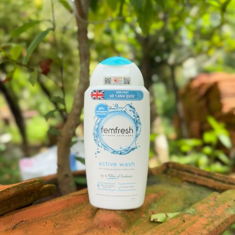 Dung dịch vệ sinh phụ nữ Femfresh Active Wash 250ml - Tươi mát, năng động cho mọi độ tuổi, hỗ trợ vùng kín khỏe mạnh