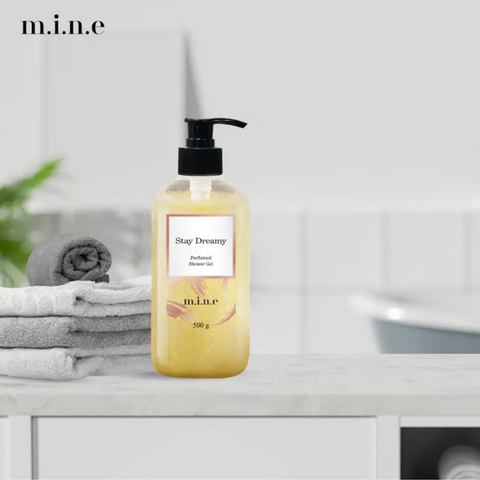 Gel tắm Mine Stay Dreamy - Sữa tắm hương nước hoa cao cấp 500g, làm sạch & giữ ẩm, mang lại cảm giác tươi mới & quyến rũ.