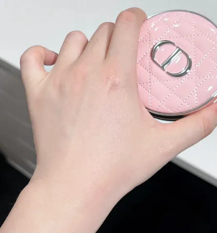 Case + Lõi Cushion Dior Hồng Bản Limited 2025 N01 - Phấn Trang Điểm Sang Trọng, Độ Che Phủ Hoàn Hảo, Duy Trì Làn Da Tươi Sáng
