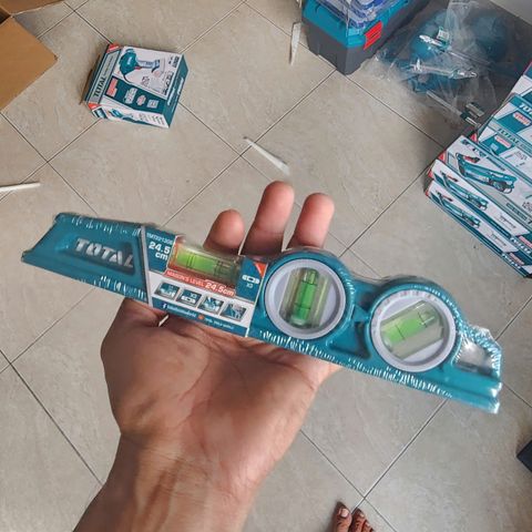 Thước Thủy Ống Total TMT221306 245mm - Nhôm Đúc Chính Xác ±0.5mm/m, Dễ Dàng Đo Cân Bằng Khi Xây Dựng, 3 Vial Thủy 45°/90°/180°