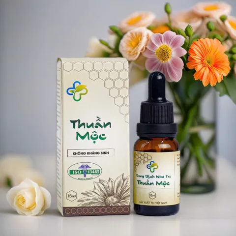 Dung dịch nhỏ tai Thuần Mộc 15ml - Sản phẩm làm sạch tai an toàn cho trẻ và người lớn, loại bỏ dịch bẩn hiệu quả.