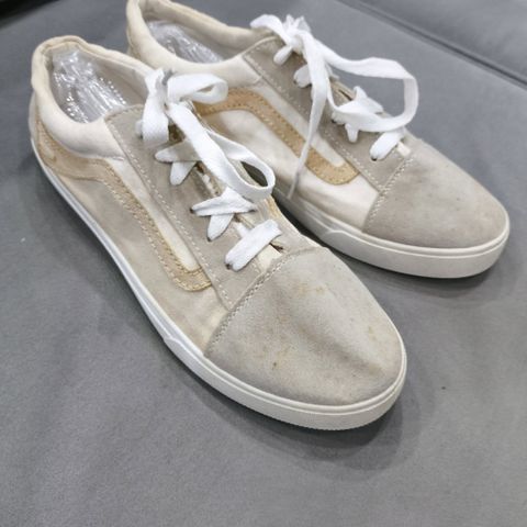 Giày Thể Thao Nam Sneaker Da Lộn G5 Kẻ Đỏ - Giá Rẻ, Bị Lỗi Bẩn nhưng Dễ Dàng Vệ Sinh - Ảnh Thật 100%