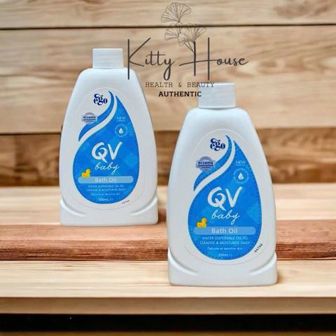 Dầu Tắm QV Baby Bath Oil 250ml & 500ml - Dưỡng ẩm, Làm sạch cho da nhạy cảm, Phù hợp với Chàm, Viêm da, Vảy nến
