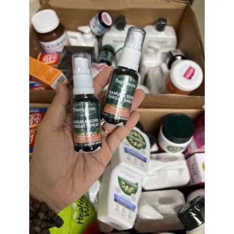 Xịt keo ong Manuka Thompson's 25ml - Giảm đau họng tự nhiên, chiết xuất thảo mộc và mật ong, an toàn cho người lớn.
