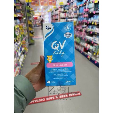 Kem QV Baby Skin Lotion 250ml - Dưỡng ẩm da nhạy cảm, không bết dính, an toàn cho bé, Vitamin B3, được bác sĩ da liễu khuyên dùng